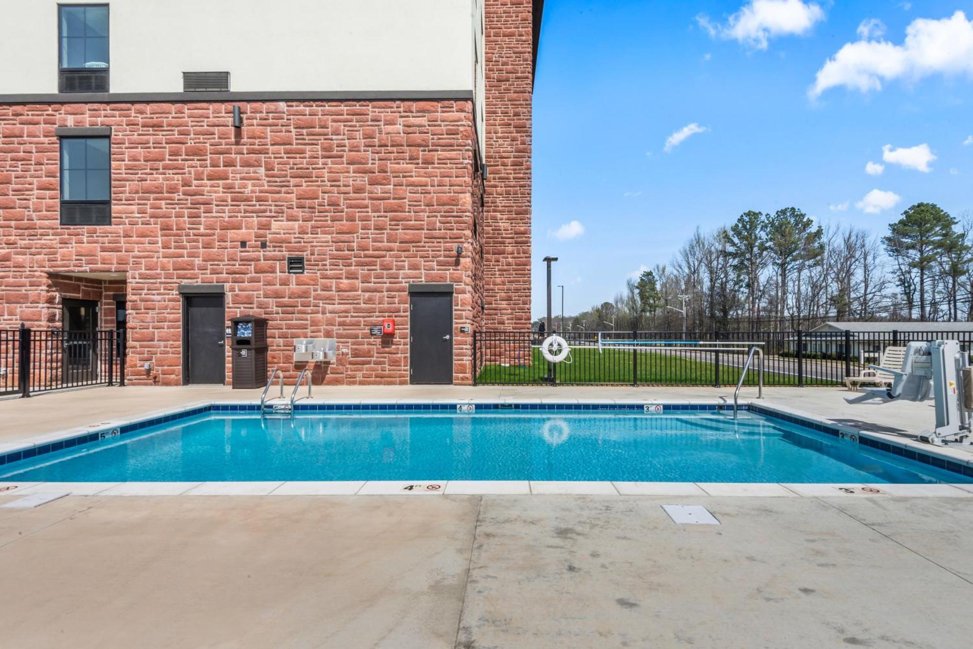 Cobblestone Hotel & Suites - Foley Exterior photo